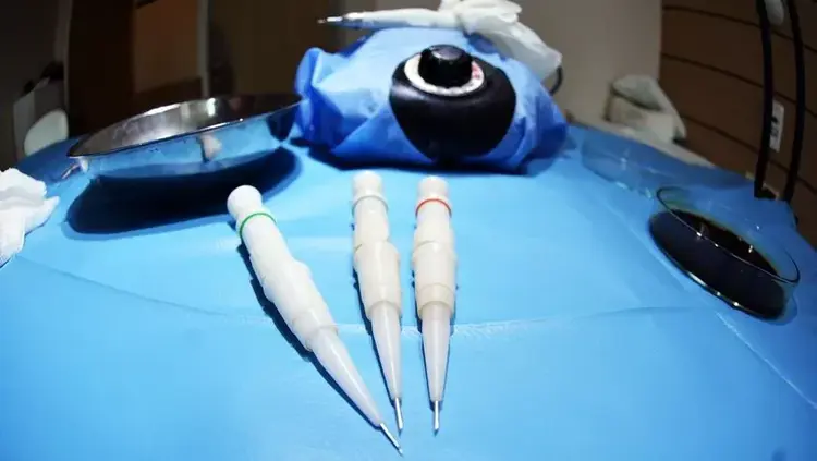 في طريقة قلم الزرع تستخدم أطراف مختلفة